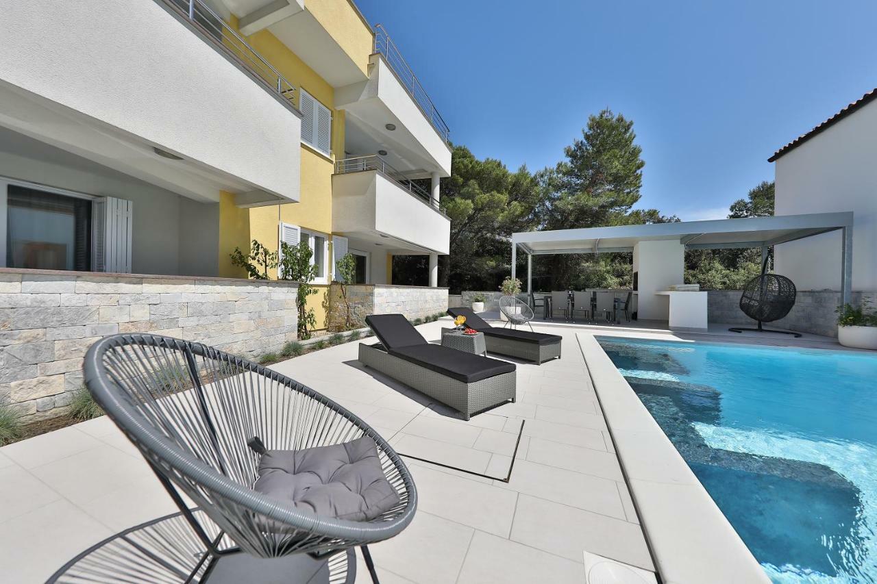 Luxury Villa Nada With Pool Петркане Екстериор снимка
