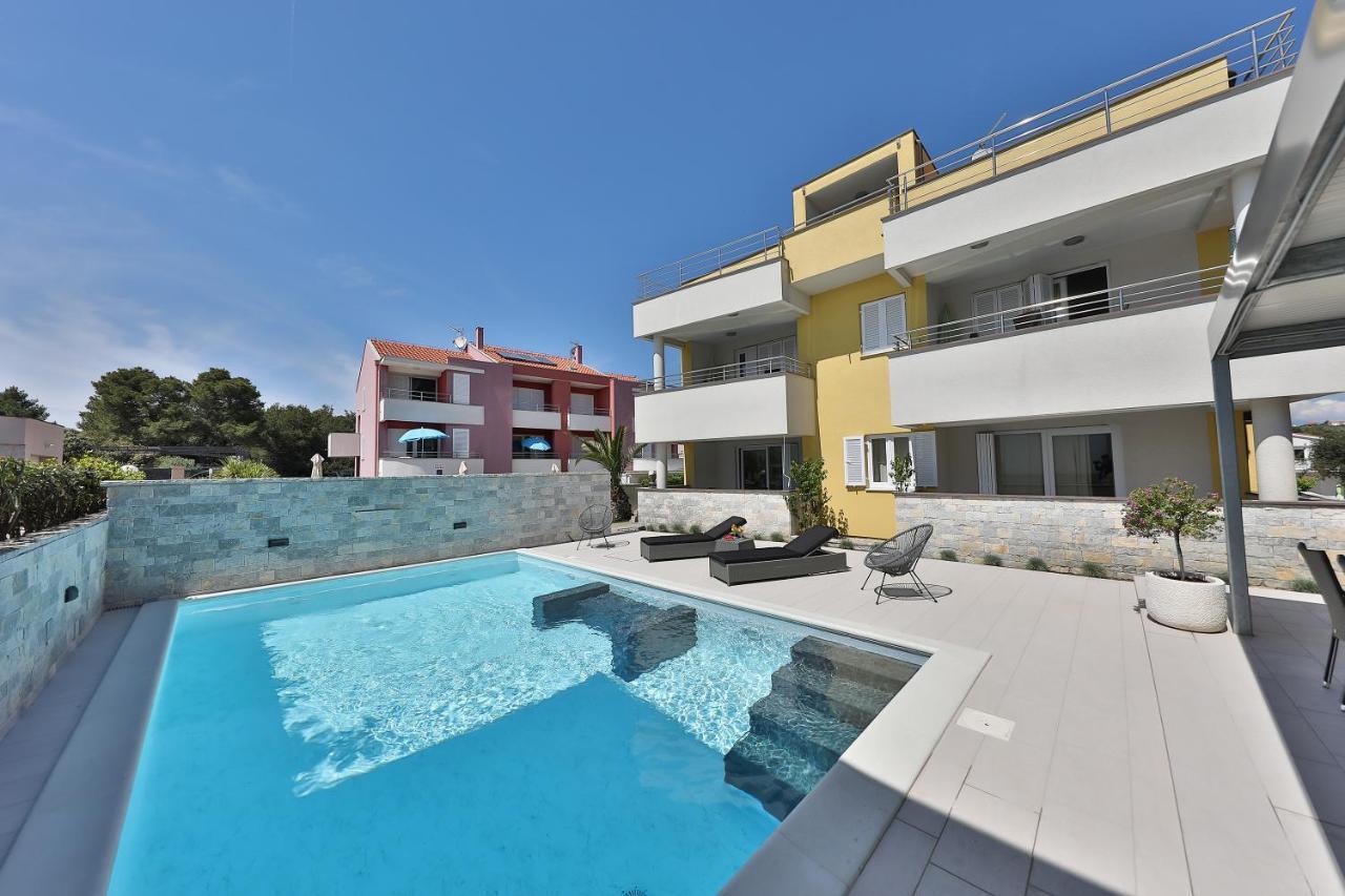 Luxury Villa Nada With Pool Петркане Екстериор снимка