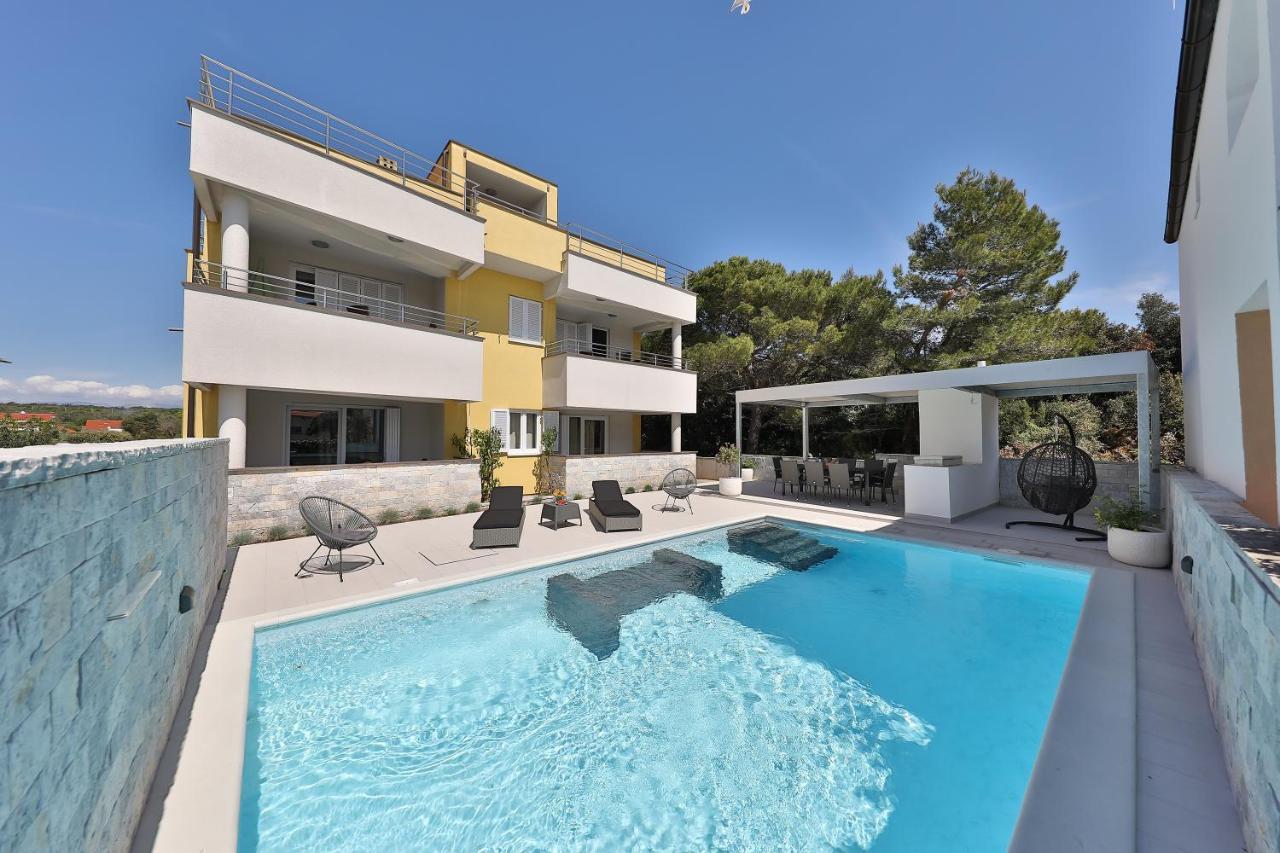 Luxury Villa Nada With Pool Петркане Екстериор снимка